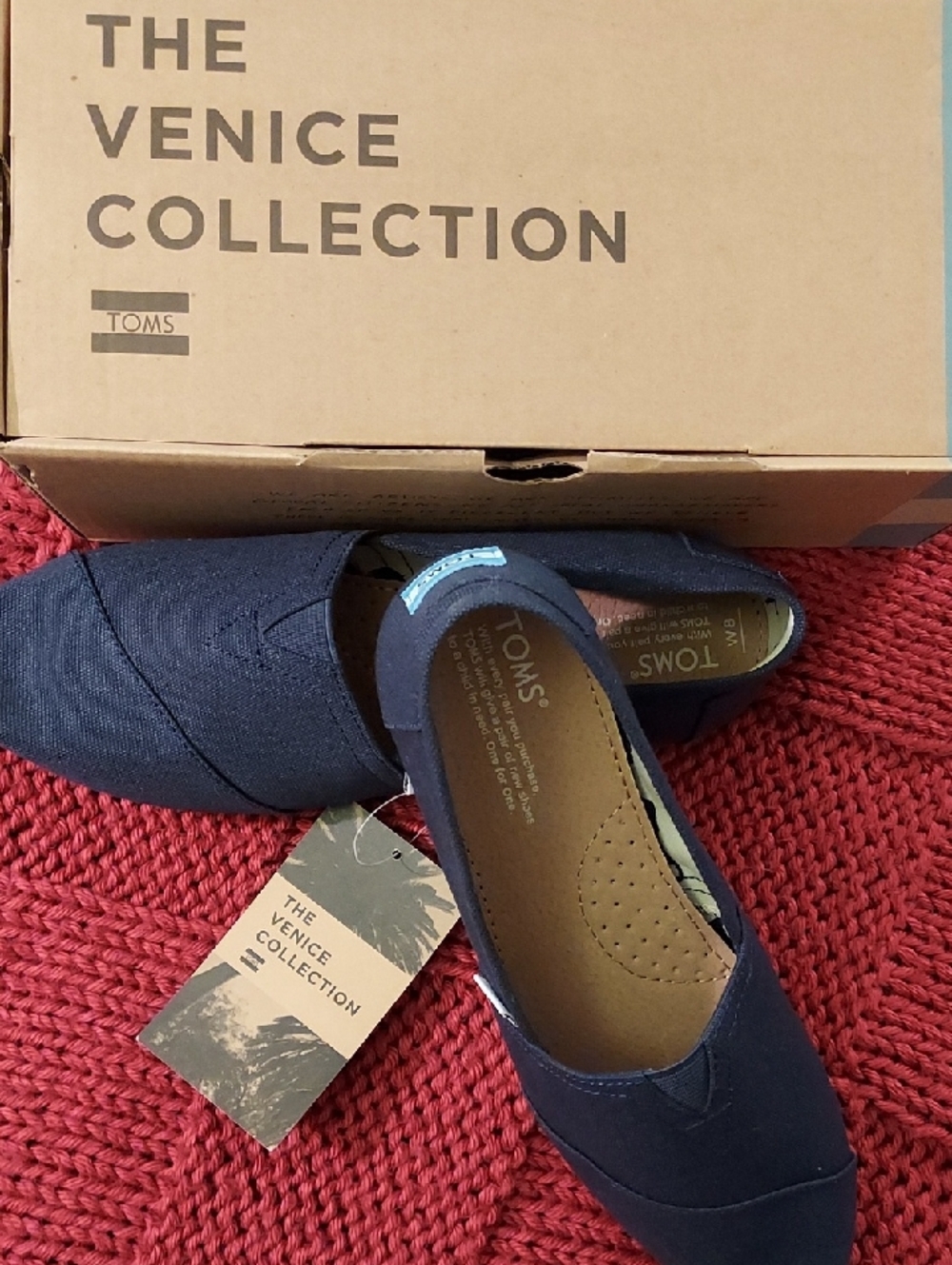NWT TOMS Women's Classic Navy Canvas Slip-on, Size 8 Medium